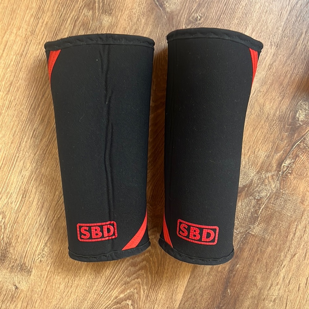 SBD size small knee sleeves - 7mm ideal for powerlifting